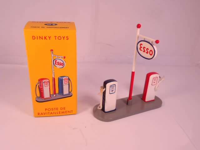 Dinky - Atlas - Esso Petrol Pump Set - #49d