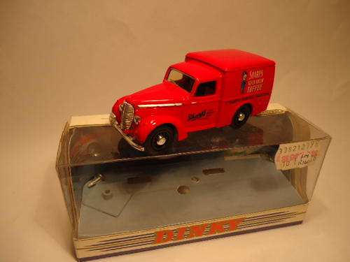 Matchbox Dinky - DY 8 - Commer 8 CWT Van - 1948 - Sharps Toffees