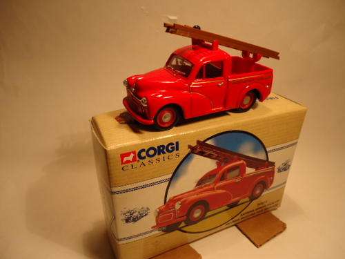 Corgi Toys Classics - # 96854 - Morris Minor Pick Up - Fire Brigade