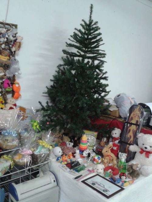 6Ft Christmas Tree - Secondhand bargain