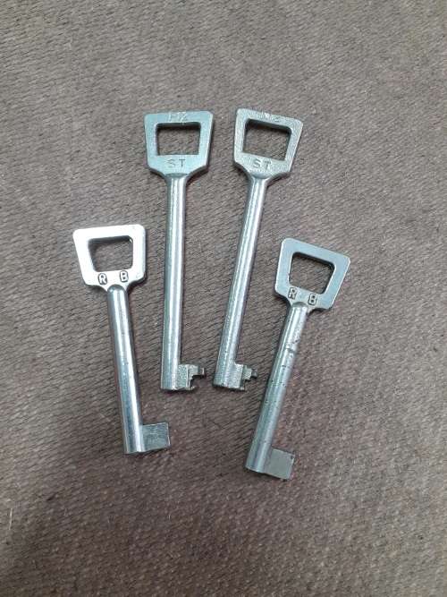 Old Keys - Lot of 4