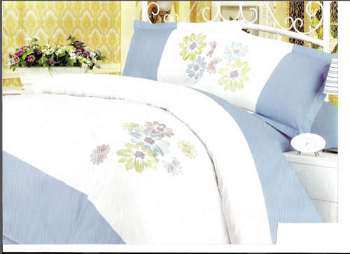 4 PIECE BLUE & WHITE QUEEN  DUVET COVER SET A MUST HAVE