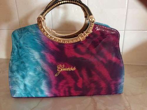 Guess bag like new the Perfect gift