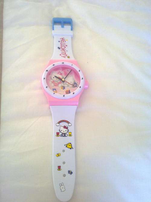 HELLO KITTY WALL WATCH PERFECT FOR ANY LITTLE GIRLS ROOM!!!!