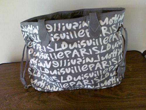 STYLISH BIG HAND BAG PERFECT FOR ANY LADY!!!!!!!!