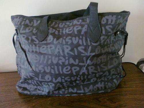 STYLISH BIG HAND BAG PERFECT FOR ANY LADY!!!!!!!!