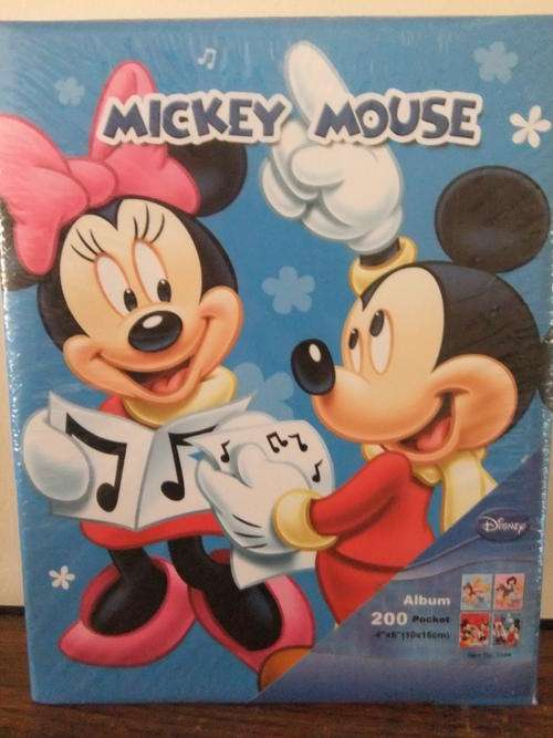 DISNY MICKY MOUSE 200 PHOTO ALBUM A MUST MUST HAVE!!!!!!!!!!!!!!!
