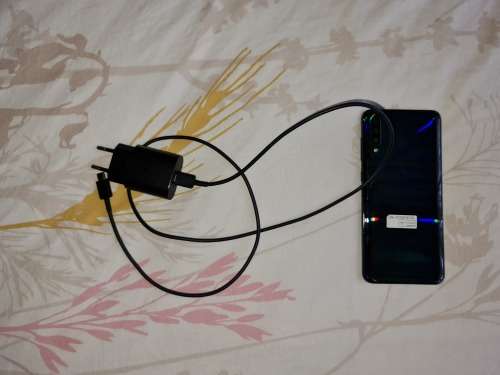 SAMSUNG A70 **** READ DESCRIPION***