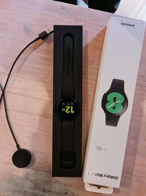 Galaxy Watch 4 ***secondhand***