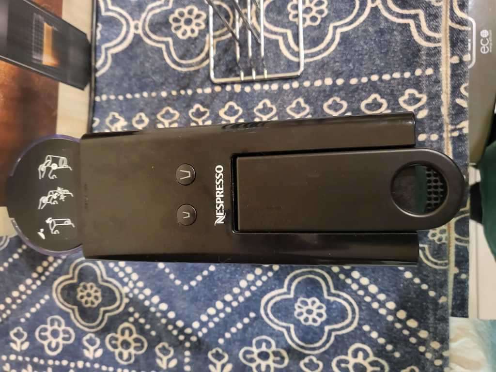 Nespresso Essenza Mini Coffee Machine ** second hand***