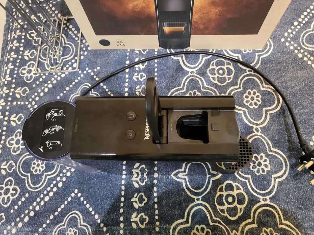 Nespresso Essenza Mini Coffee Machine ** second hand***