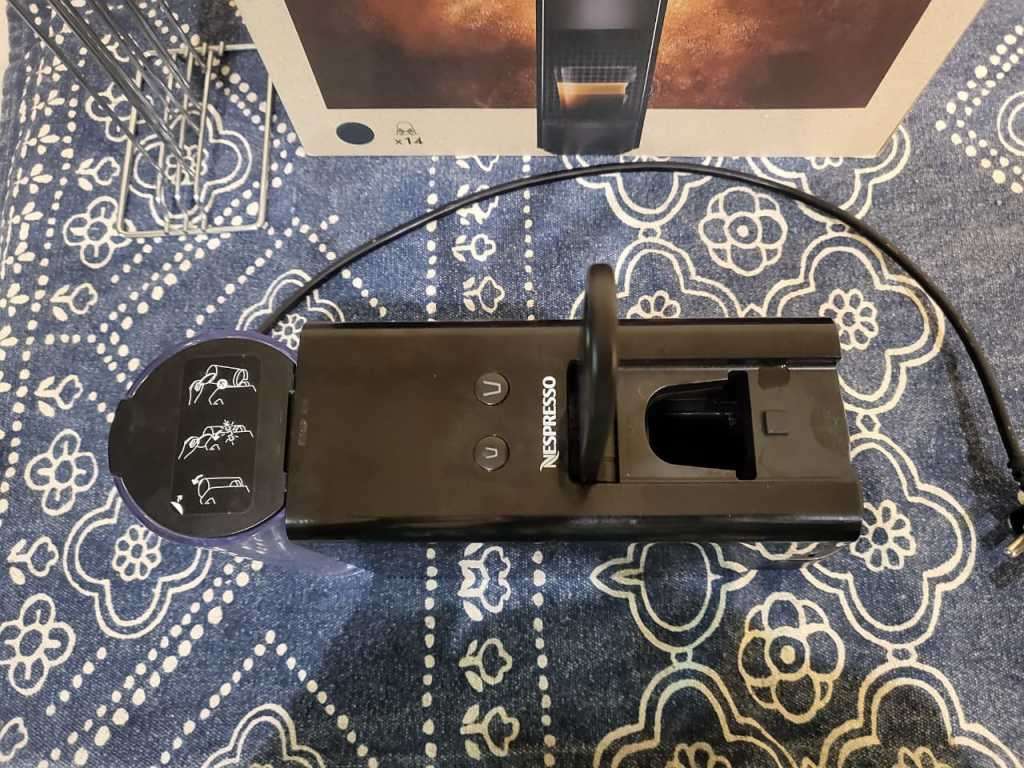 Nespresso Essenza Mini Coffee Machine ** second hand***