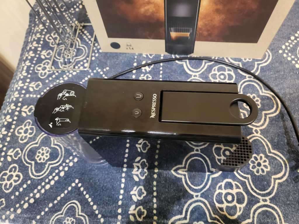 Nespresso Essenza Mini Coffee Machine ** second hand***