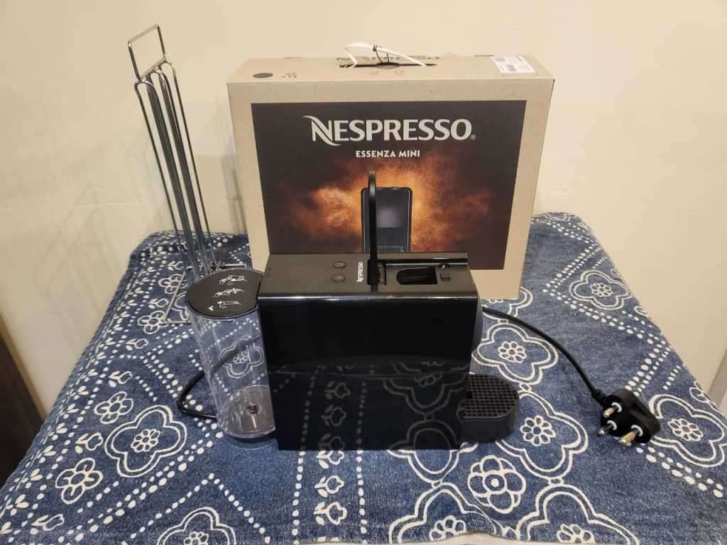 Nespresso Essenza Mini Coffee Machine ** second hand***
