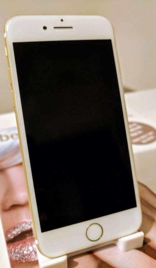 Apple Iphone 7 128GB Gold pre-owned Immaculate Local Stock