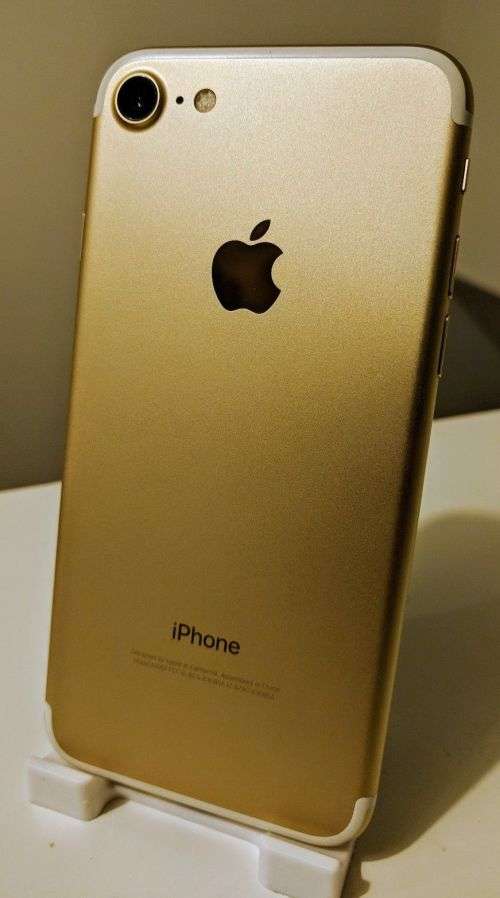 Apple Iphone 7 128GB Gold pre-owned Immaculate Local Stock