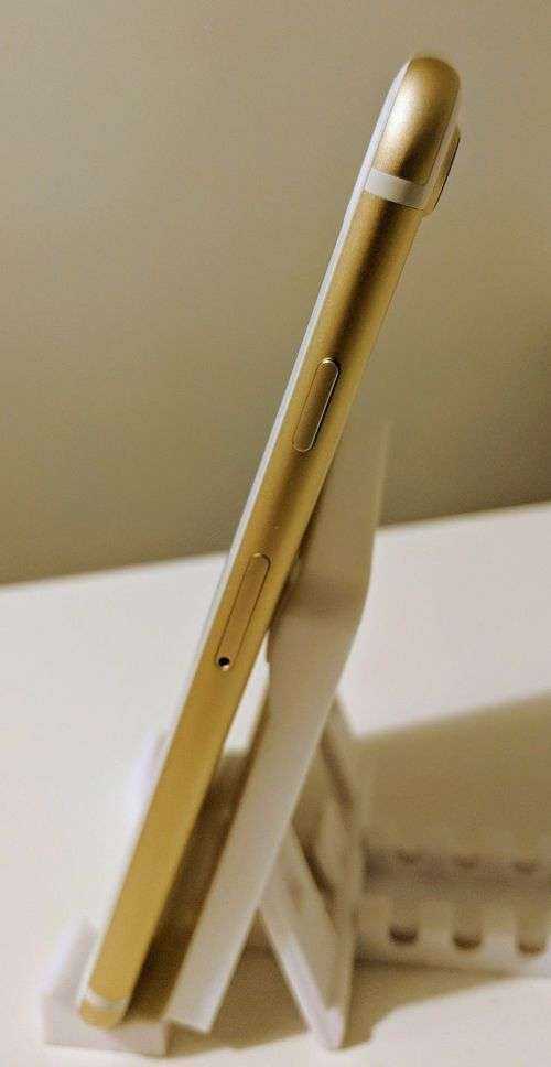 Apple Iphone 7 128GB Gold pre-owned Immaculate Local Stock