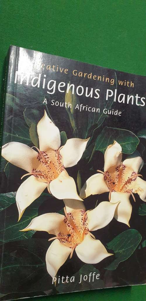 Creative Gardening with Indigenous Plants. A South African Guide. Pitta Joffe.