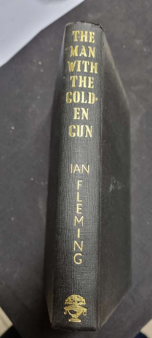 The Golden Gun. Ian Fleming.