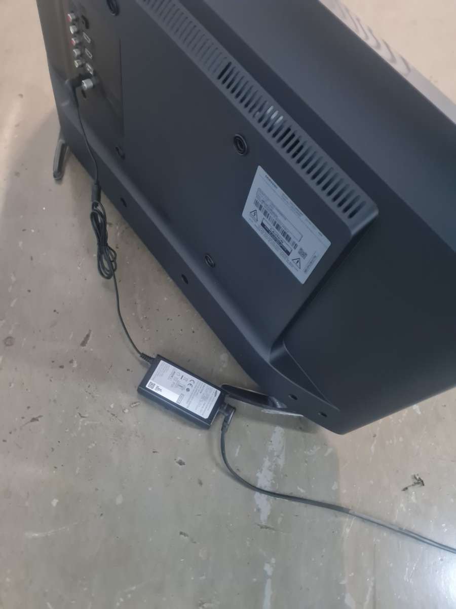 SAMSUNG 32inch HD LED TV