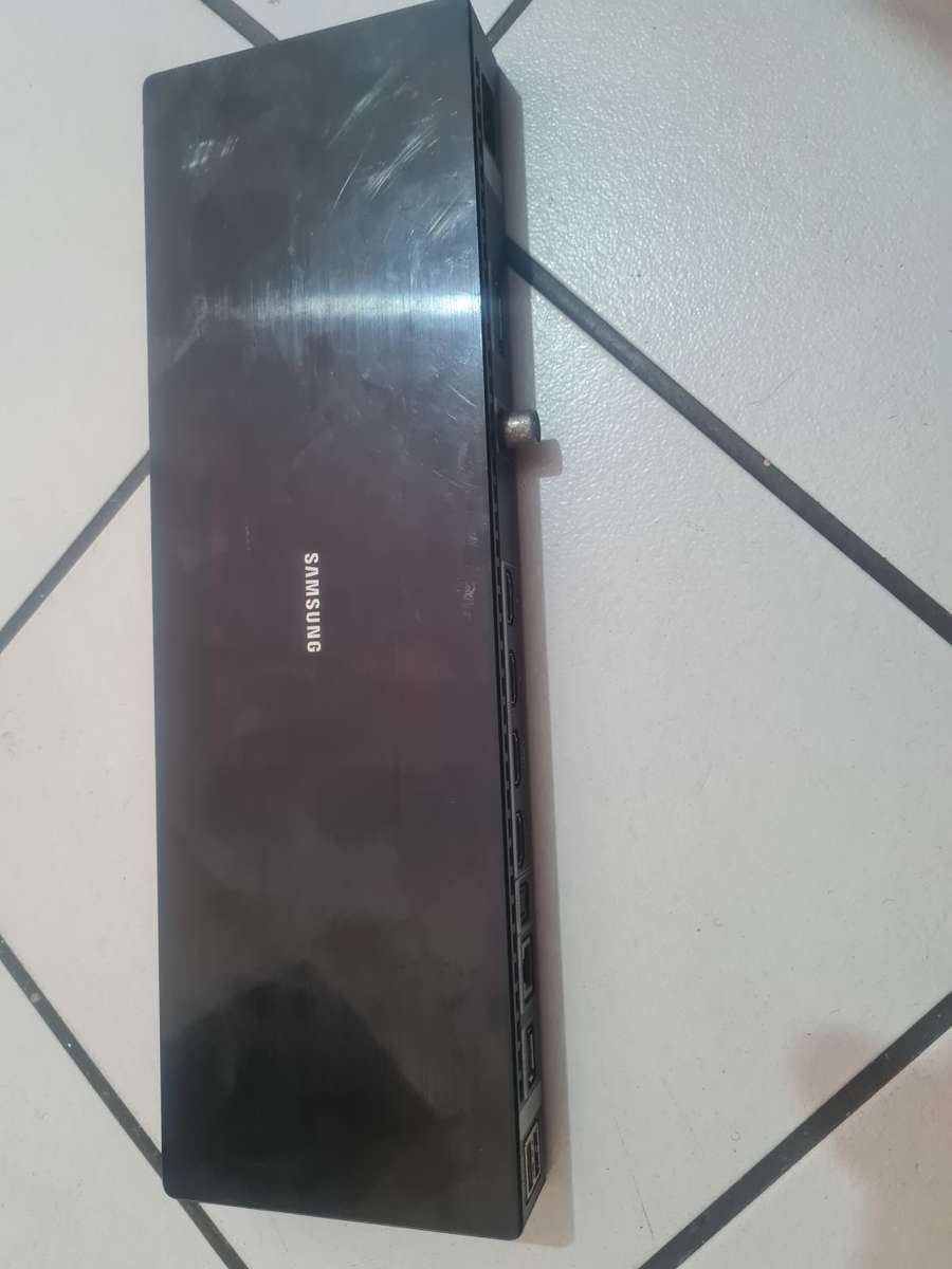 SAMSUNG Q7F ONE CONNECT BOX