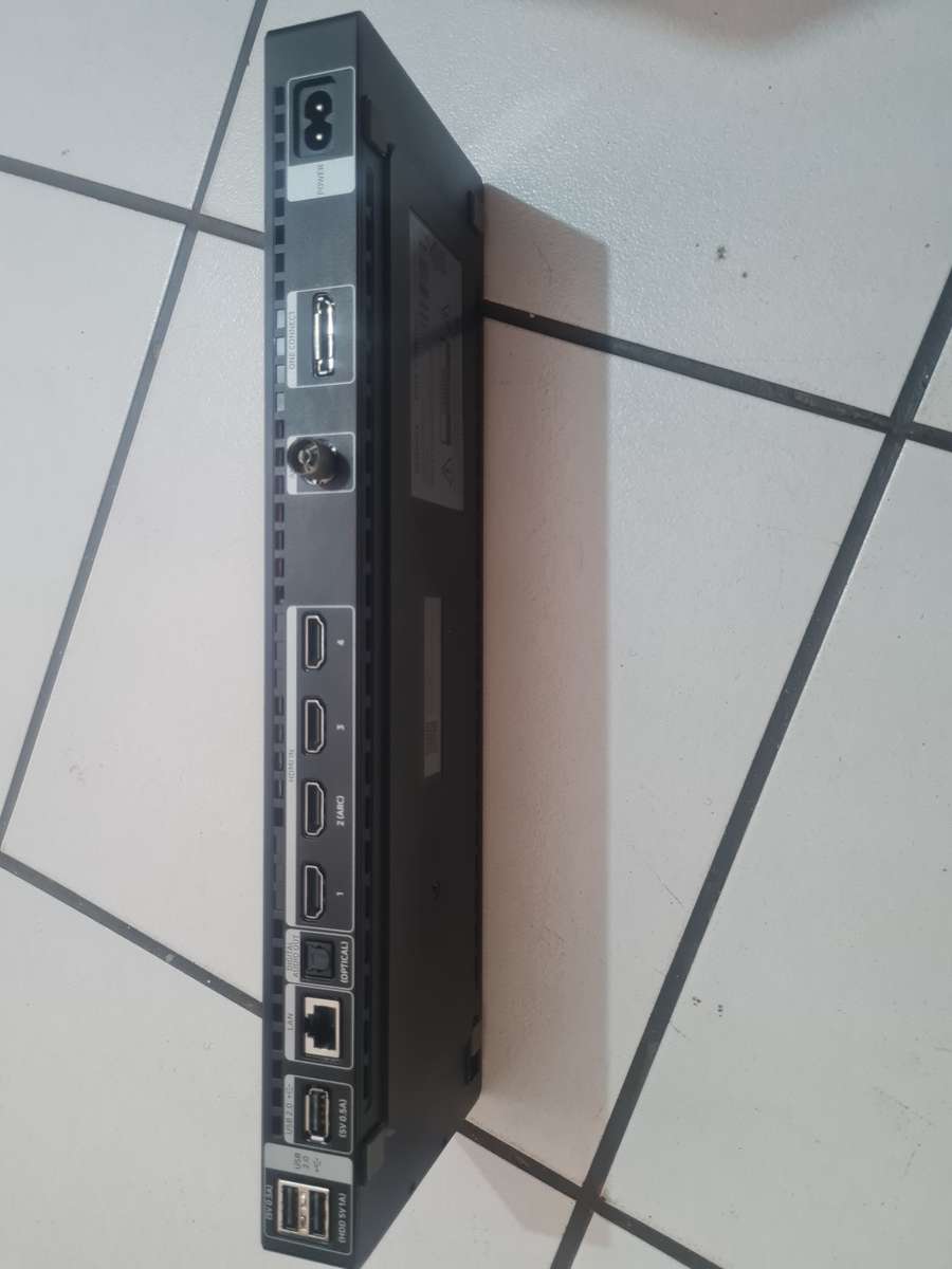 SAMSUNG Q7F ONE CONNECT BOX