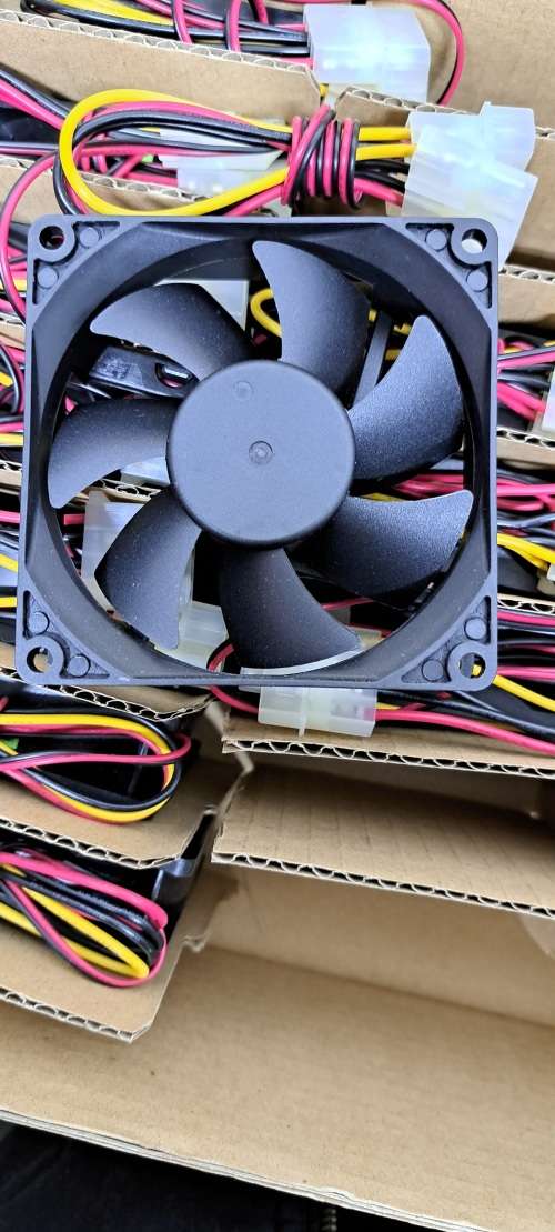 80 mm 12volt fans