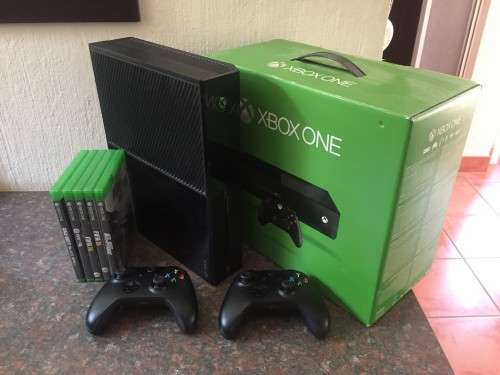 Xbox One 500 GB + 2 Controllers + 5 Games