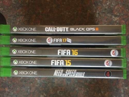 Xbox One 500 GB + 2 Controllers + 5 Games