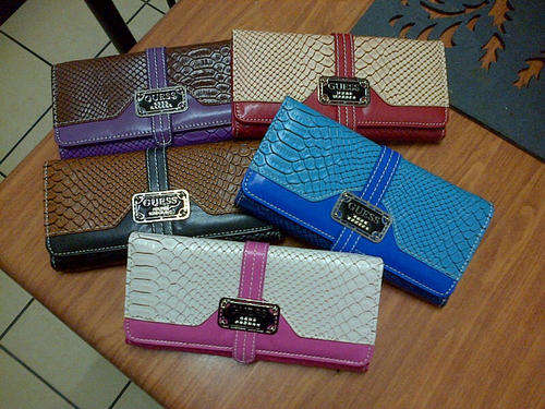 GUESS LADIES PURSE *BROWN & PURPLE*