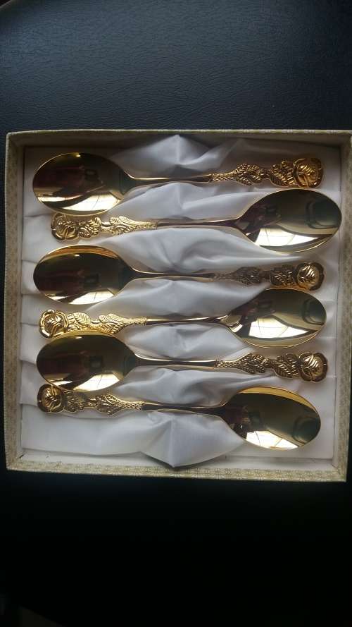 EETRITE 24 ct GOLD PLATED 6 PCE TEASPOON SET. NEVER USED STILL IN ORIGINAL PACKING.