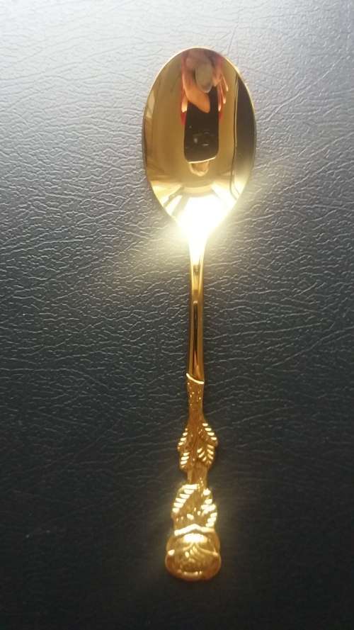 EETRITE 24 ct GOLD PLATED 6 PCE TEASPOON SET. NEVER USED STILL IN ORIGINAL PACKING.