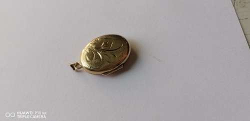 Vintage Yellow Gold Oval Detailed Front Locket
