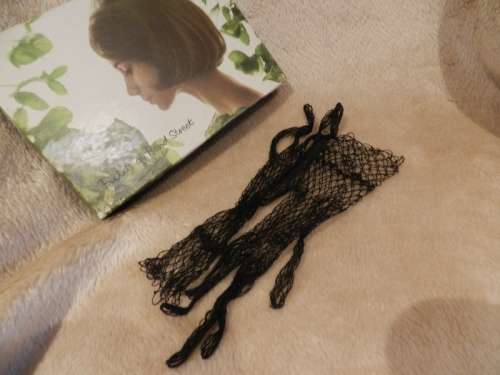 Vintage collectable Ladies Black delicate Fishnet gloves