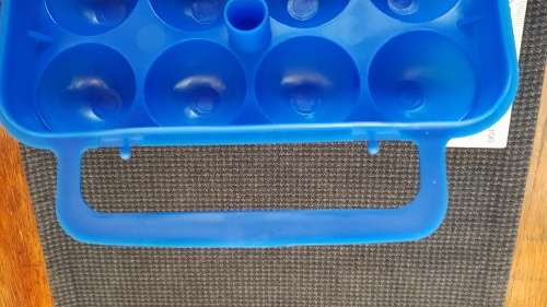 Plastic holder for eggs in blue, with carry handle. Takes 12x eggs.