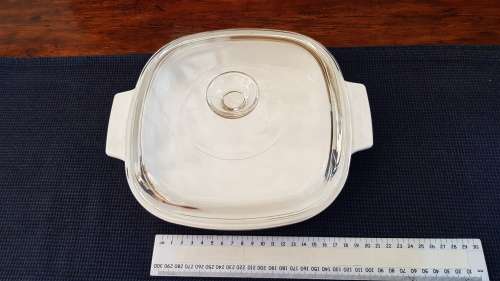 Corningware Microwave oven dish.  Microwave Plus MW-9-B Browning Skillet.
