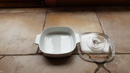 Corningware Microwave oven dish.  Microwave Plus MW-9-B Browning Skillet.