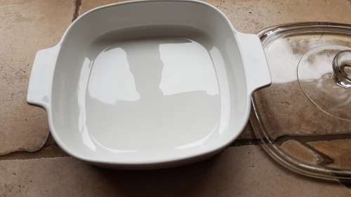 Corningware Microwave oven dish.  Microwave Plus MW-9-B Browning Skillet.