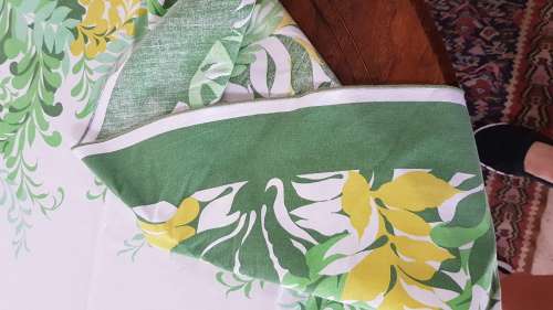 Round Cotton Table Cloth in floral design  green and white colours: Round - diameter 154cm,