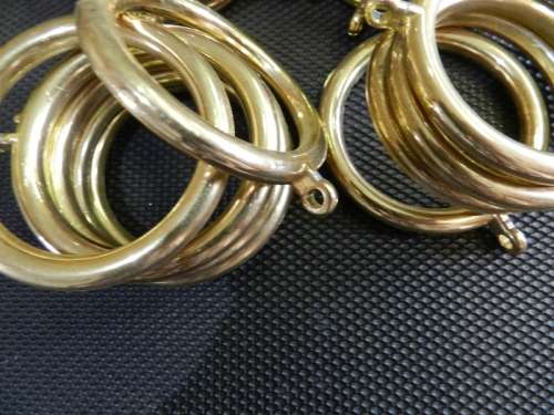 Plastic Gold coloured round Curtain Rings with eye hooks. 20x rings Dia. 6,5cm.