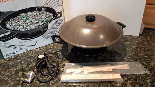 Philips Electrical Wok 1100W in original box.  Model No. HD4335,