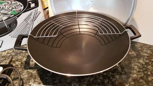 Philips Electrical Wok 1100W in original box.  Model No. HD4335,