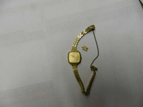 Ladies Seiko Quartz wrist watch. c1980s.  Gold plated with square face and original strap,
