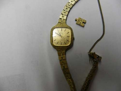 Ladies Seiko Quartz wrist watch. c1980s.  Gold plated with square face and original strap,