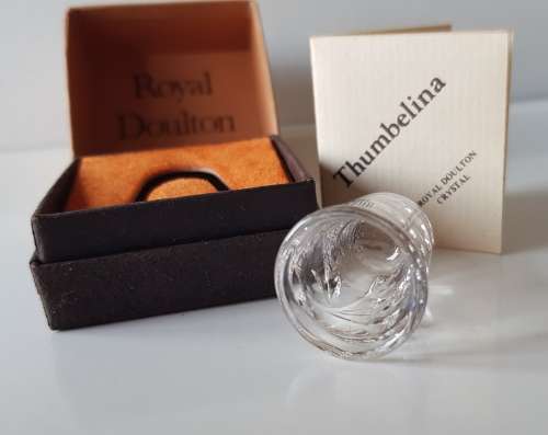 A Royal Doulton Chrystal collectors thimble in original presentation box.