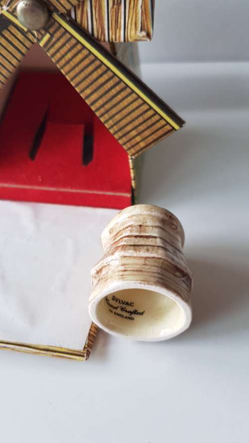 A collectors windmill thimble in original presentation box. Made in England.
