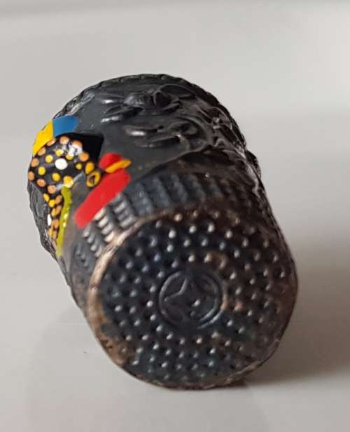A Vintage collectors metal thimble. The Portuguese Rooster