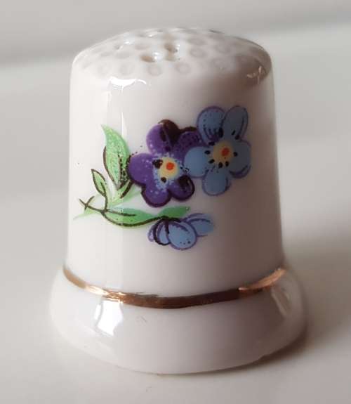 A Vintage collectors thimble. A porcelain Thimble with painted flowers