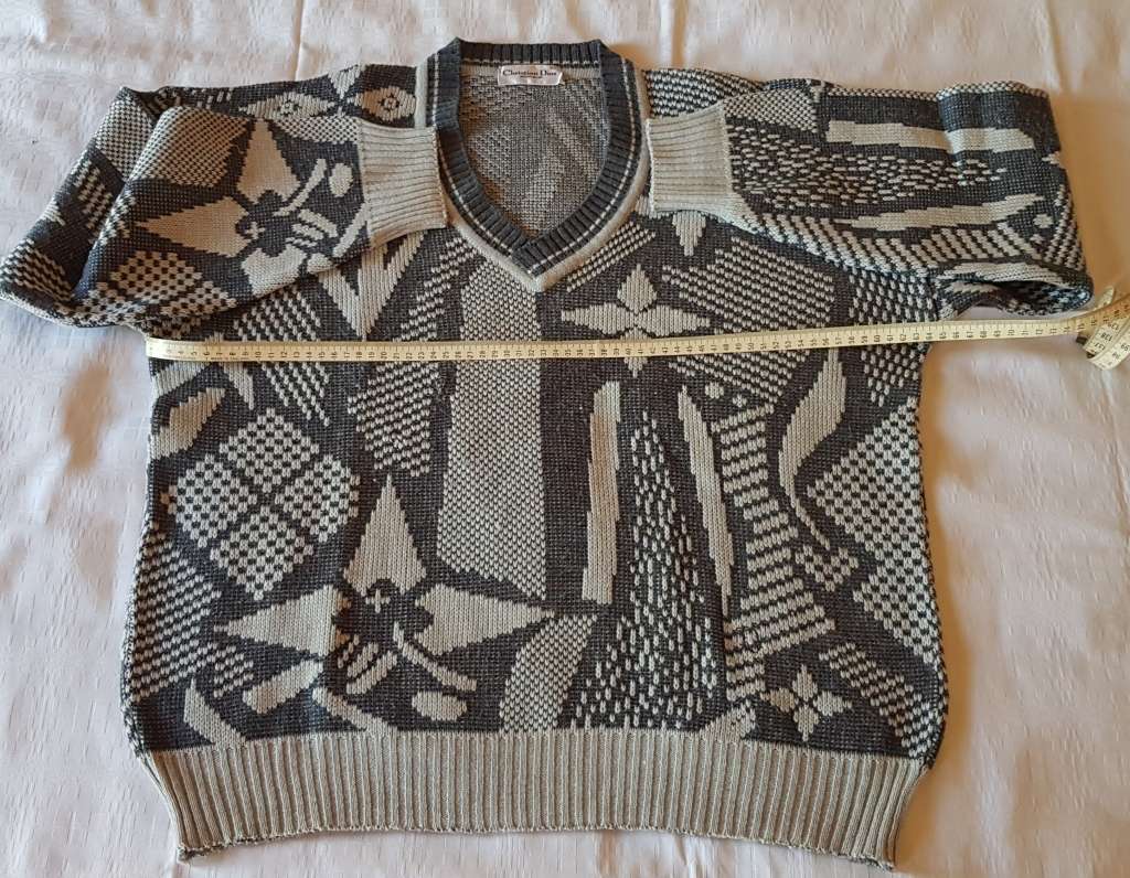 Mens Grey/White patterned Pullover Jersey  Grey background with white pattern.