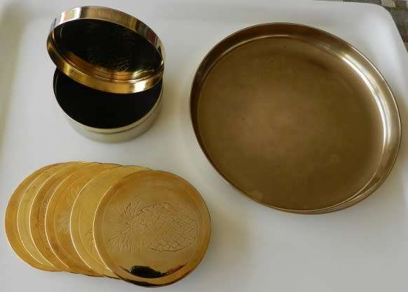 Brass ornaments for the Bar. 1x Round tray with 4x small coasters.  1x Brass coaster set of x6